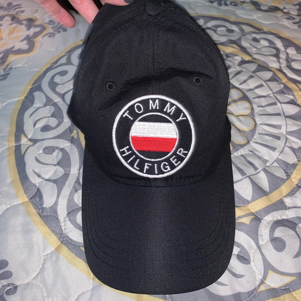 Tommy Hilfiger hat